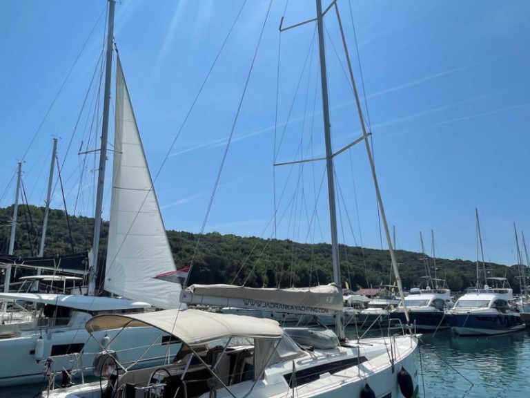 Yacht hire Pula cheap Dufour 430 Grand Large