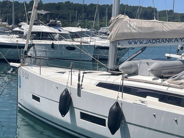 Sailboat hire in Pula - Dufour Dufour 430 Grand Large