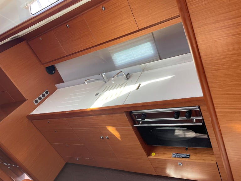 Charter a Dufour Dufour 430 Grand Large in Pula on Samboat