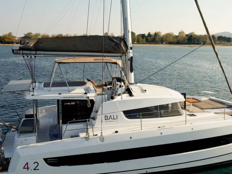 Catamaran to hire Préveza at the best price