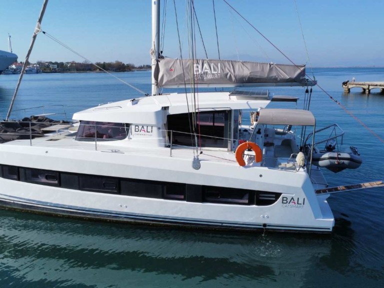 Hire Catamaran Bali with a boat licence