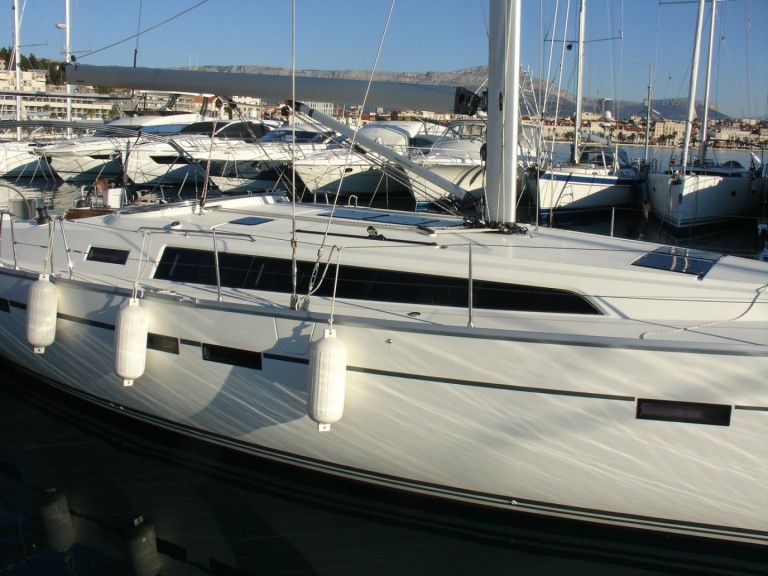 Charter a Bavaria Cruiser 46 in Split on Samboat