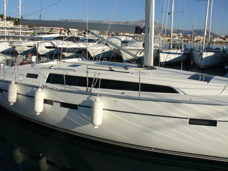 Charter a Bavaria Cruiser 46 in Split on Samboat