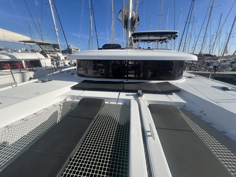 Hire Catamaran Lagoon with a boat licence