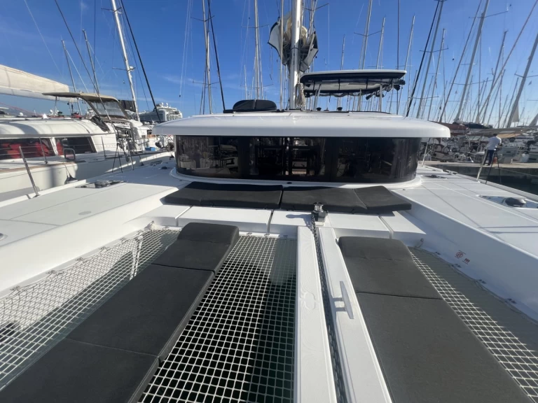 Hire Catamaran Lagoon with a boat licence