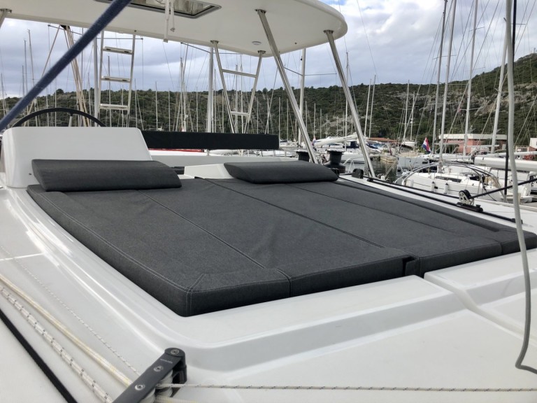 Hire a Lagoon Lagoon 450 F Split