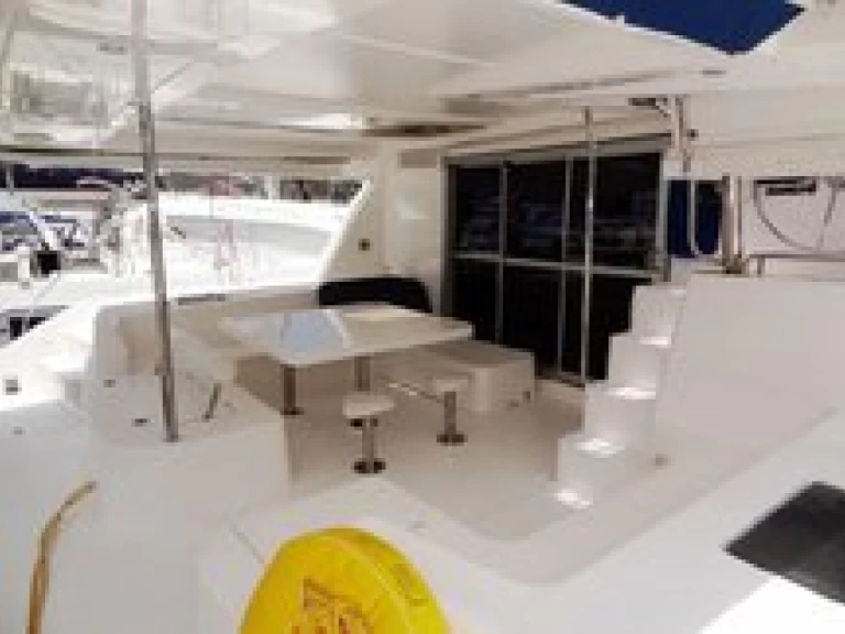 Hire Catamaran Leopard Catamarans / Robertson & Caine with a boat licence