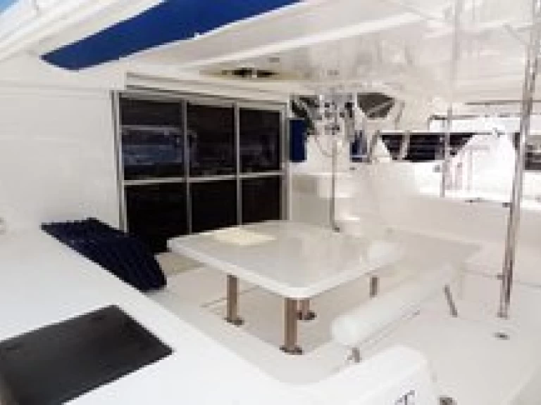 Catamaran to hire Key West at the best price