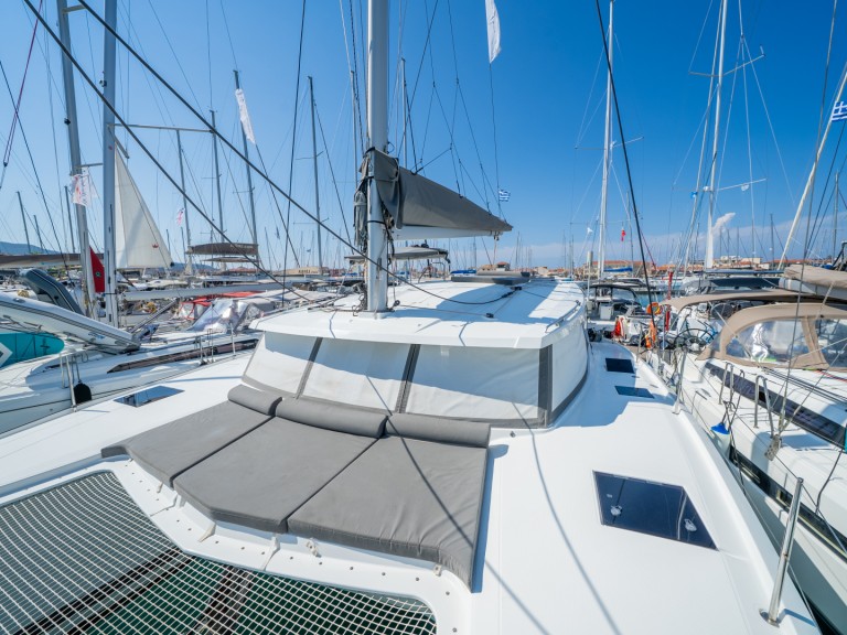 Charter a Fountaine Pajot Isla 40 in Lefkáda on Samboat