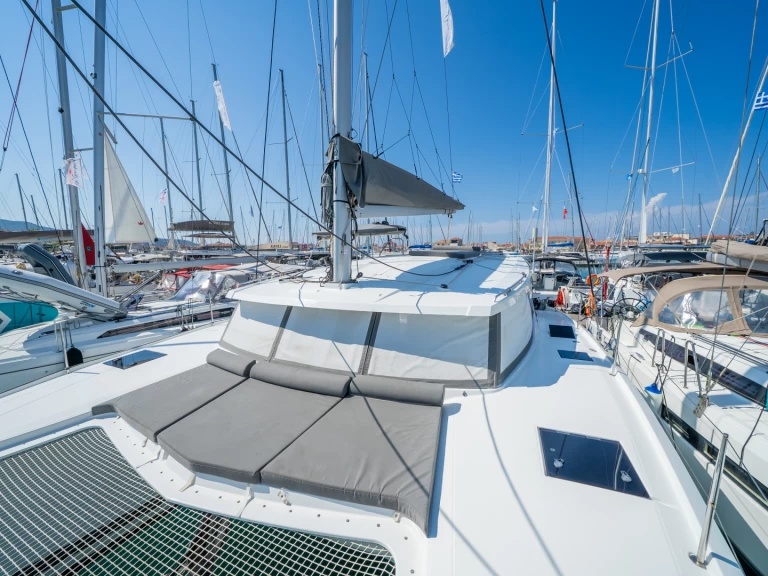 Charter a Fountaine Pajot Isla 40 in Lefkáda on Samboat