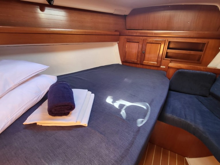 Charter a Dufour Dufour 36 Classic in Trogir on Samboat