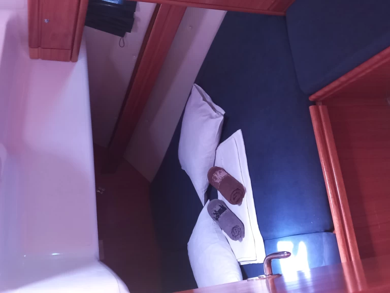 Hire Sailboat Bavaria with a boat licence