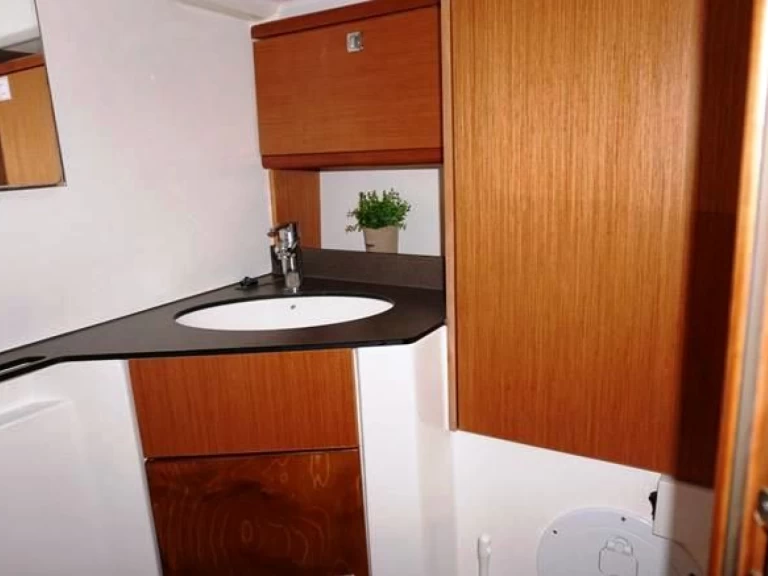 Hire a Bavaria Cruiser 46 Lefkáda