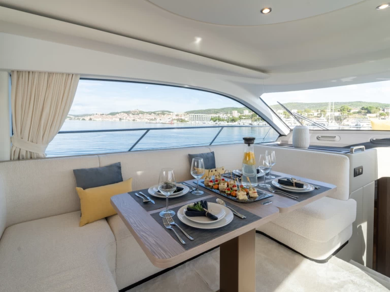 Yacht charter Šibenik - Azimut Azimut 53 Fly on SamBoat