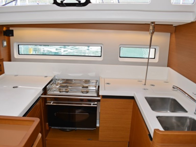 Hire Sailboat with or without skipper Jeanneau Sukošan