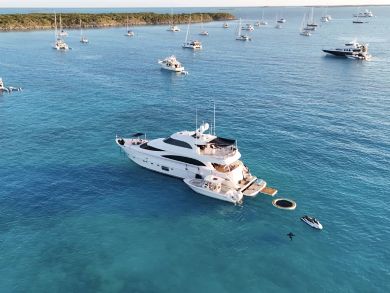 Hire a Horizon Horizon E88 Great Bahama Island