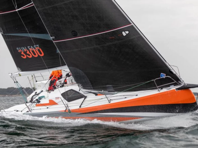 Sailboat hire in La Trinité-sur-Mer - Jeanneau SUN FAST 3300