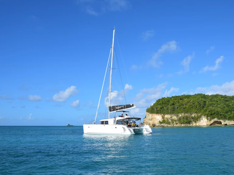 Hire Catamaran Lagoon with a boat licence