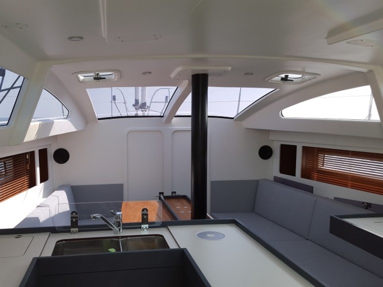 Charter a RM RM 1270 in Port-Haliguen on Samboat