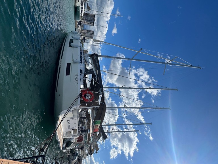 Sailboat hire in Furnari - Dufour Dufour 470