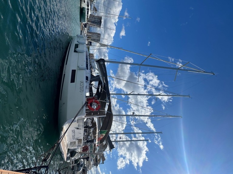 Charter a Dufour Dufour 470 in Furnari on Samboat