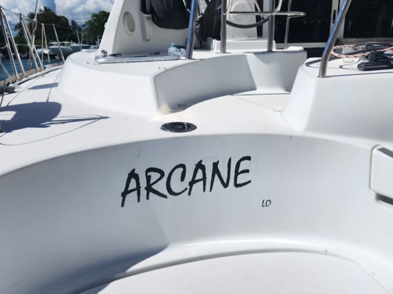 Charter a Bénéteau Lagoon 380 in Bas du Fort on Samboat