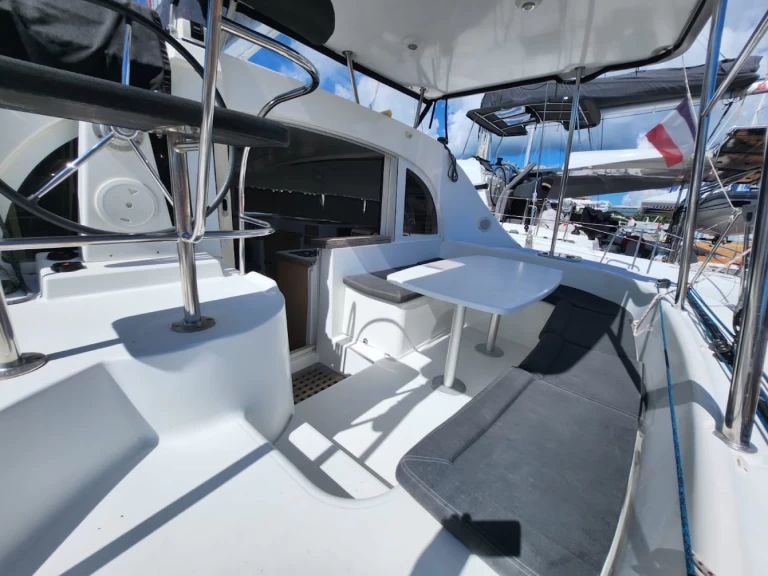 Hire Catamaran with or without skipper Bénéteau Bas du Fort