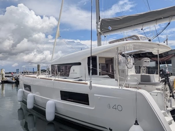 Catamaran hire in Bas du Fort - Lagoon Lagoon 40