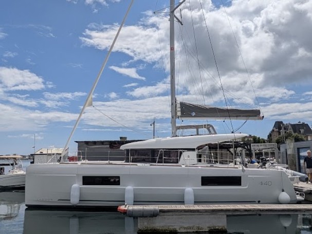 Yacht hire Bas du Fort cheap Lagoon 40