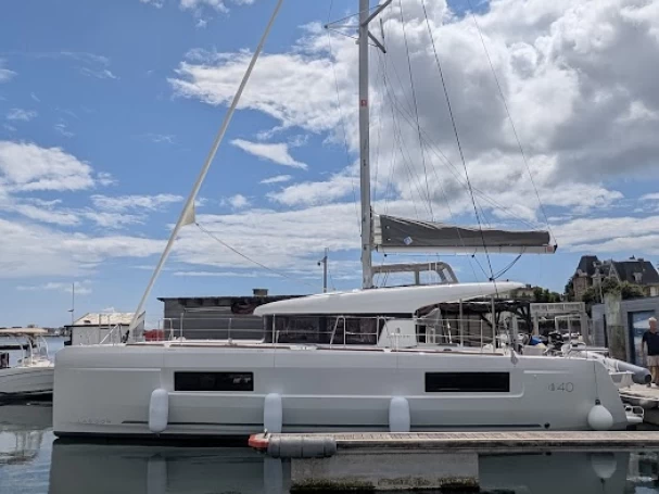 Yacht hire Bas du Fort cheap Lagoon 40