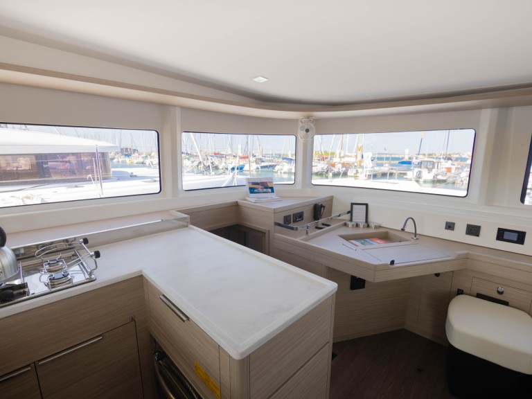 Catamaran to hire Bas du Fort at the best price