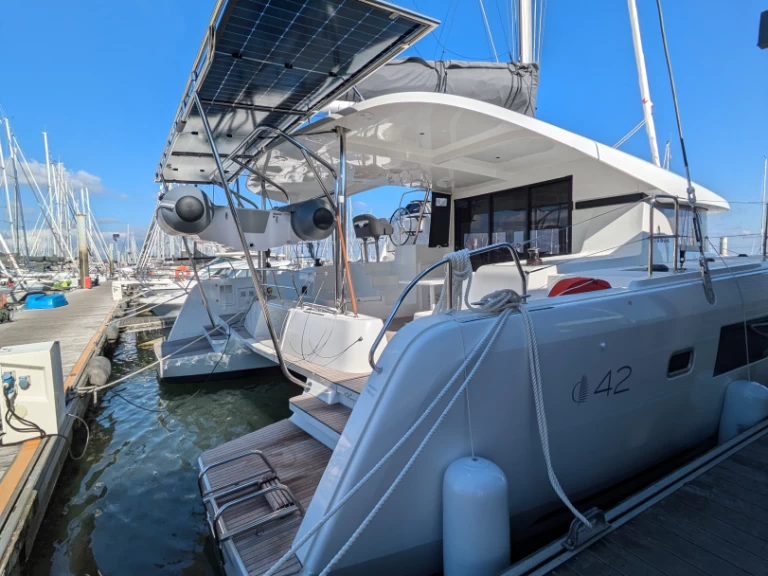 Hire Catamaran Lagoon with a boat licence