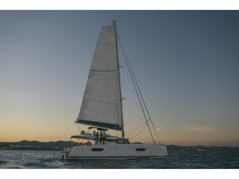 Charter a Fountaine Pajot Fountaine Pajot 47 SAONA LUX (GEN,AC,WATERMAKER) in Lávrio on Samboat
