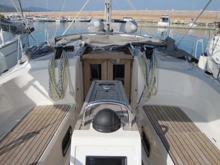 Sailboat to hire Capo d'Orlando at the best price