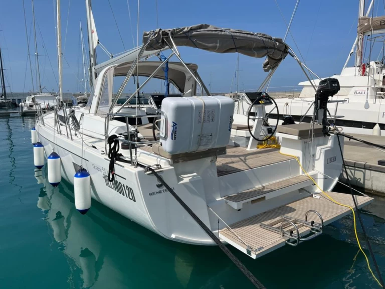 Sailboat hire in Capo d'Orlando - Bénéteau Oceanis 51.1