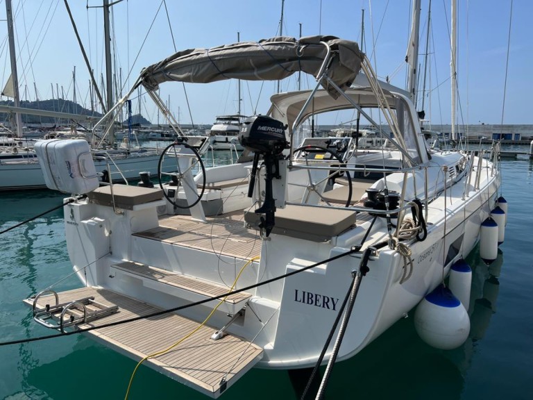 Charter a Bénéteau Oceanis 51.1 in Capo d'Orlando on Samboat