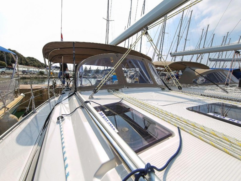 Sailboat to hire Pula at the best price