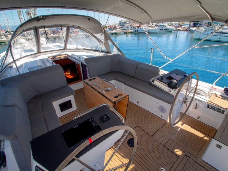 Hire a Bavaria Bavaria C46 Split