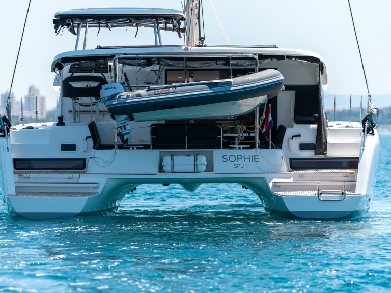 Charter a Lagoon Lagoon 42 in Kaštela on Samboat