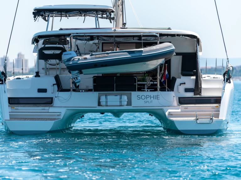Charter a Lagoon Lagoon 42 in Kaštela on Samboat