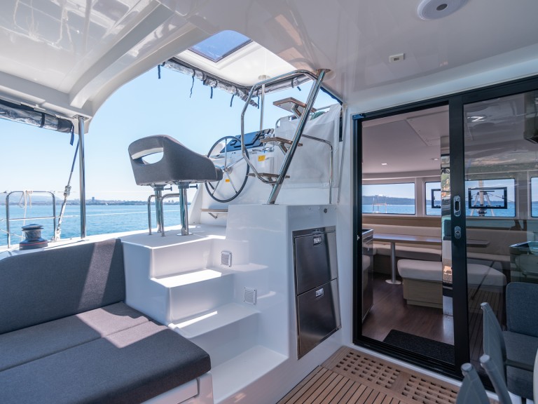 Hire Catamaran Lagoon with a boat licence