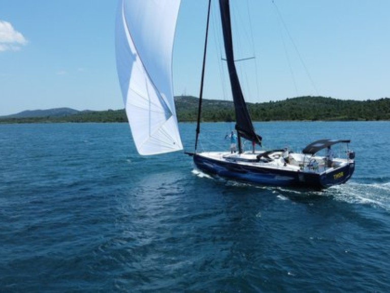Hire Sailboat Elan with a boat licence
