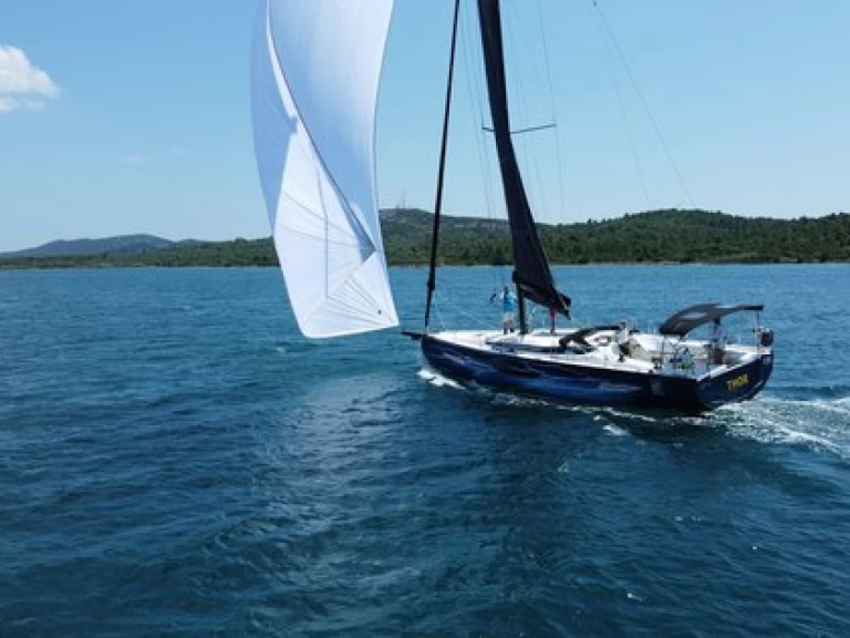 Hire Sailboat Elan with a boat licence