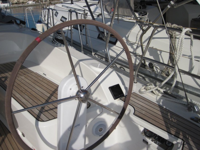 Yacht charter Capo d'Orlando - Bavaria Cruiser 37 on SamBoat