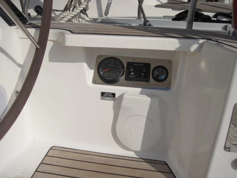 Hire a Bavaria Cruiser 37 Capo d'Orlando