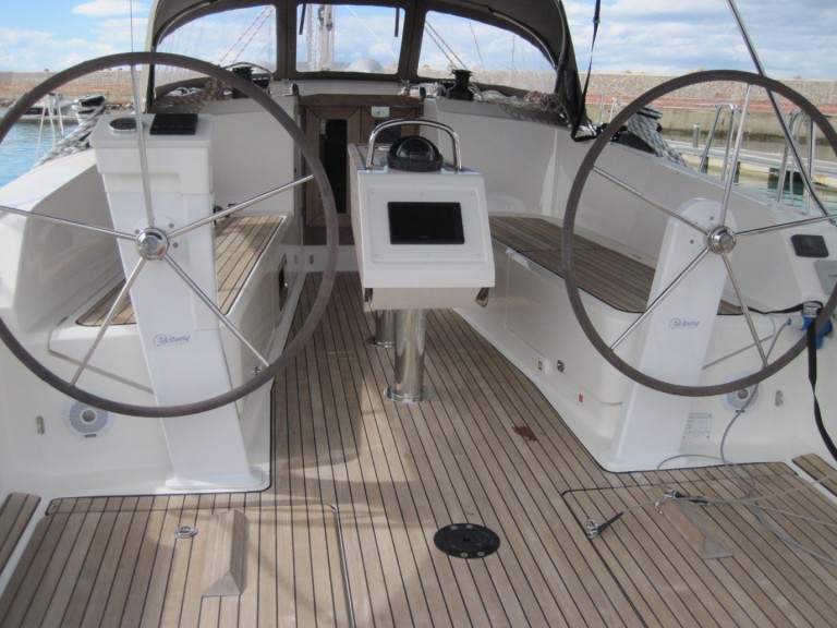 Charter a Bavaria Cruiser 41 in Capo d'Orlando on Samboat