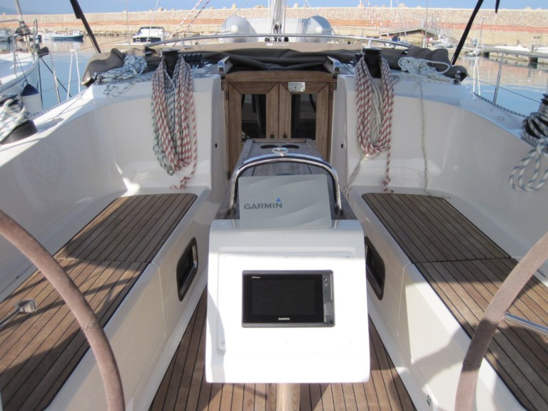 Yacht charter Capo d'Orlando - Bavaria Cruiser 41 on SamBoat