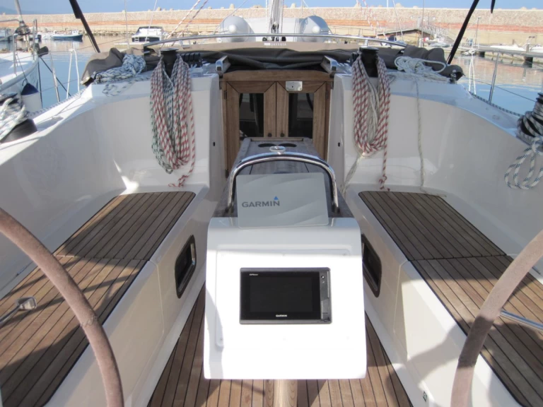 Yacht charter Capo d'Orlando - Bavaria Cruiser 41 on SamBoat