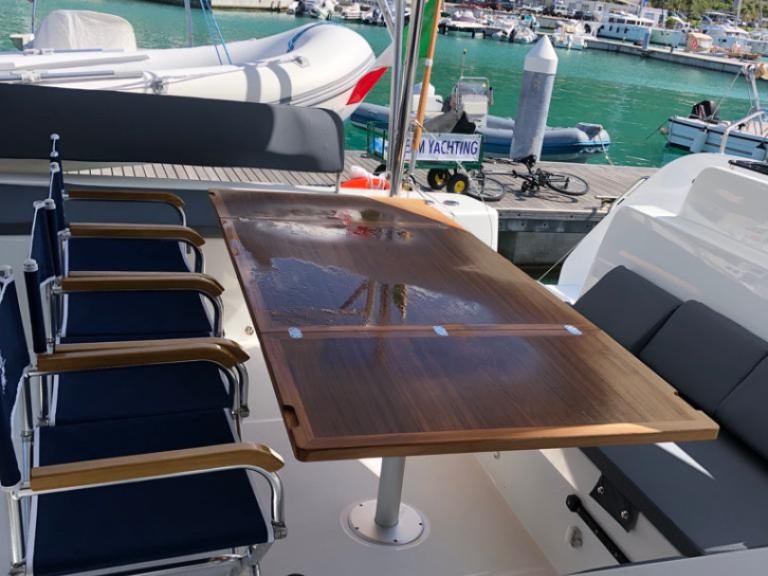 Yacht charter Capo d'Orlando - Lagoon Lagoon 46 on SamBoat