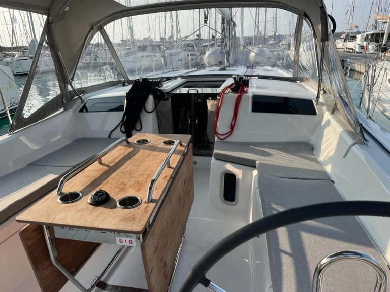 Hire Sailboat Bénéteau with a boat licence